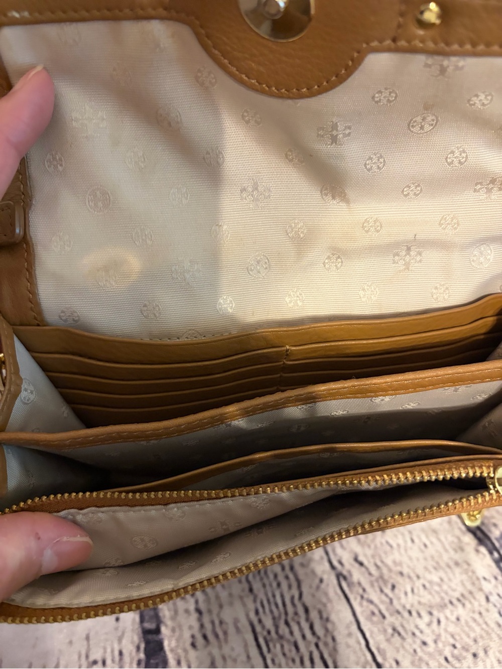 Tory Burch Purse Brown Leather Crossbody Bag with Gold Chain Strap - Picture 4 of 7